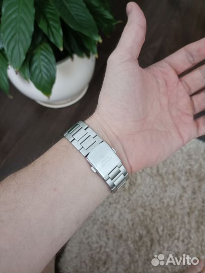 Швейцарские часы swiss military на солнечной батар