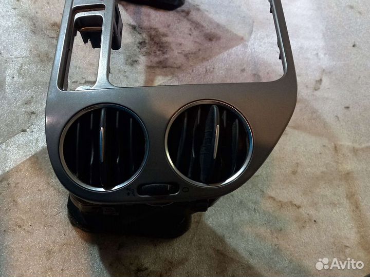 Рамка под магнитолу VW Tiguan 1