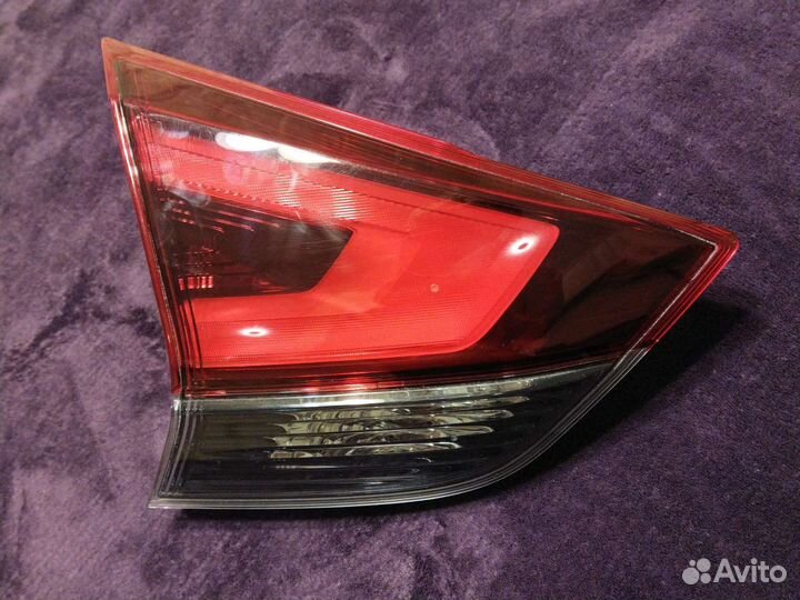 Фонарь в крышку багажника лев Nissan X-trail T-32