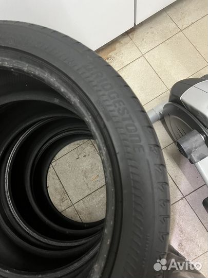 Bridgestone B249 255/45 R20