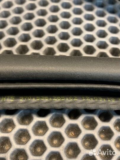 Уплотнитель кузова задний левый Porshe Panamera