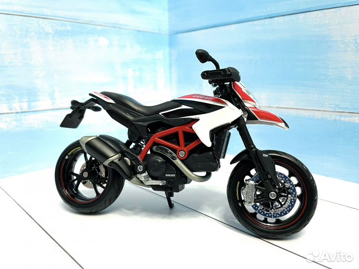 Модель мотоцикла Ducati Hypermotard SP 1:12