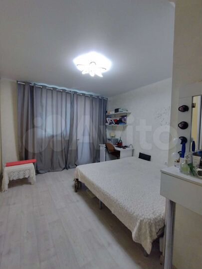 Доля в 2-к. квартире, 65 м², 5/9 эт.