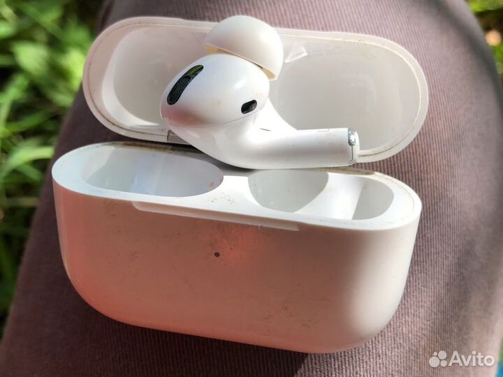 Airpods pro оригинал (левый наушник+кейс)