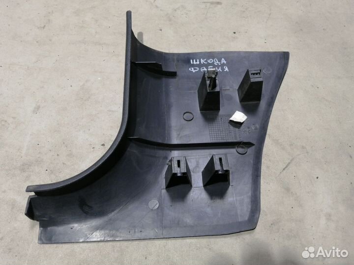 Накладка порога внутренняя правая Skoda Fabia 1