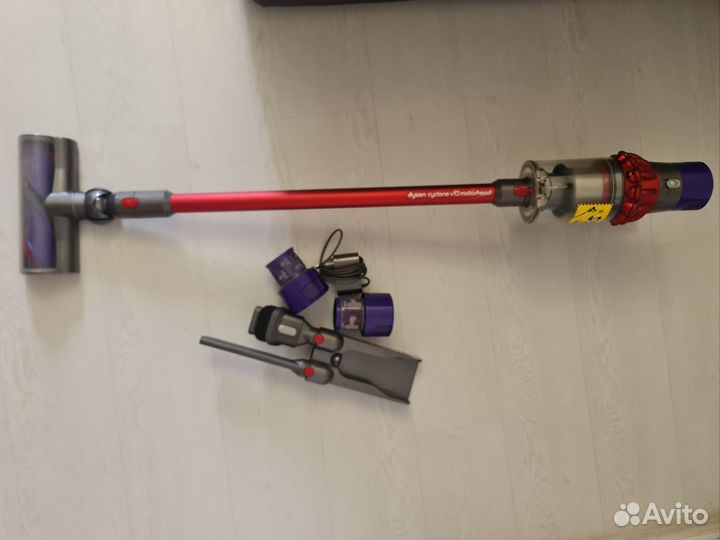 Вертикальный пылесос dyson v10