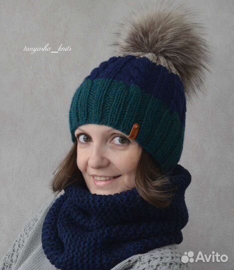 Шапочки тёплые зимние, новые, с помпонами