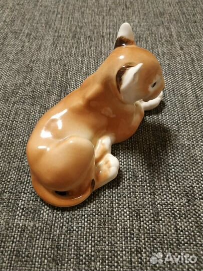 Фарфоровая статуэтка