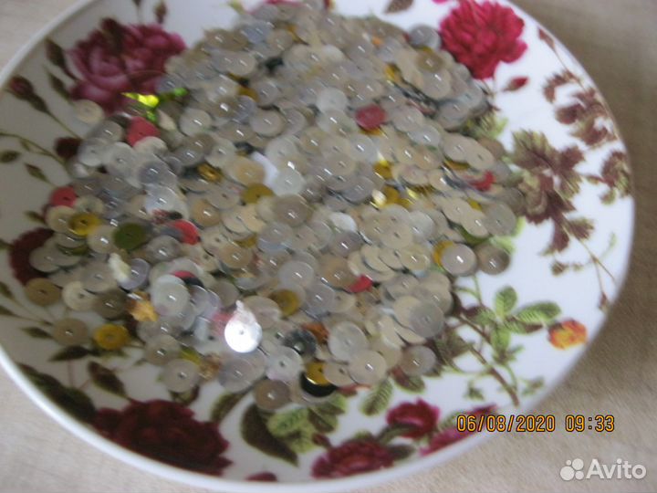 Для рукоделия бисер пайетки бусины,замки иглы