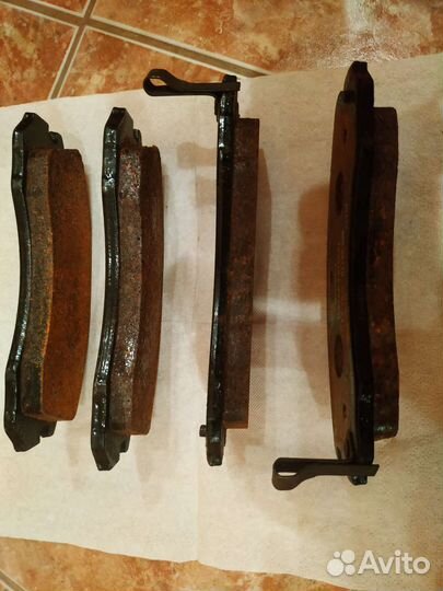 Передние и задние тормозные колодки на mitsubishi