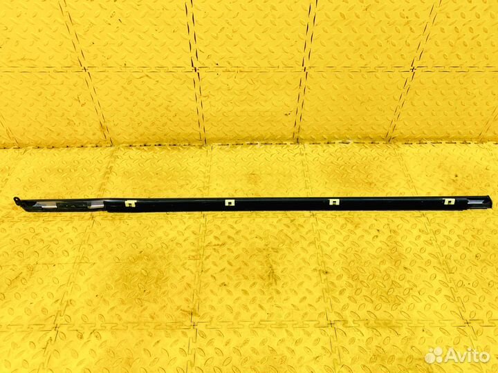 Молдинг стекла двери перед.лев. Toyota Vista V20