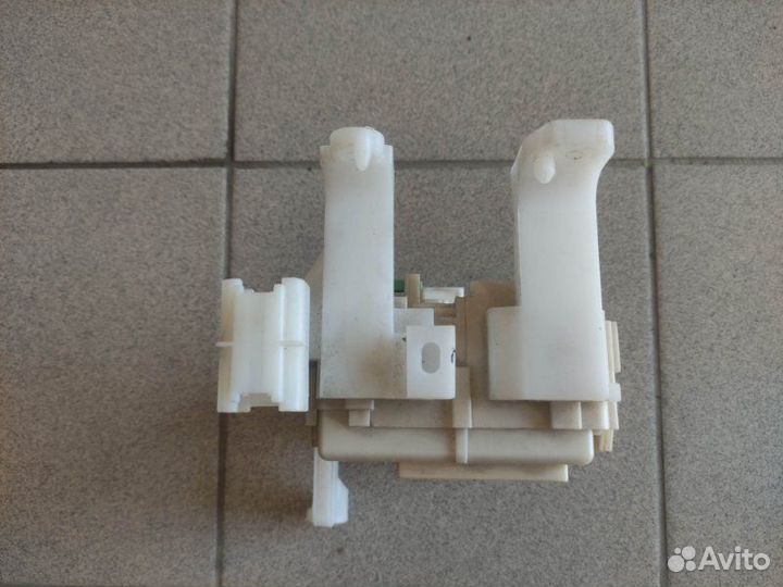 Блок предохранителей салонный Toyota Corolla