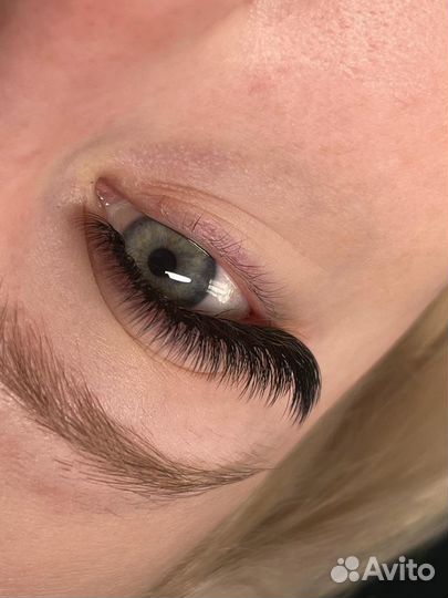 Наращивание ресниц, окрашивание бровей