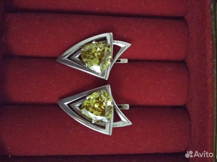 Серебряные серьги со вставками