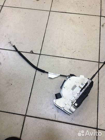 Замок дверной задний правый Skoda Fabia 2