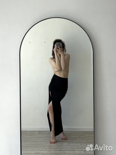 Черная юбка с ассиметричным вырезом 42