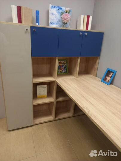 Письменный стол со стеллажом Solo