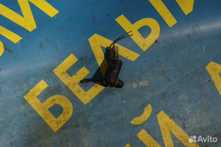 Насос омывателя лобового стекла Mazda 323F BA