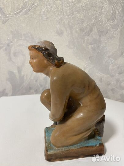 Фарфоровая статуэтка