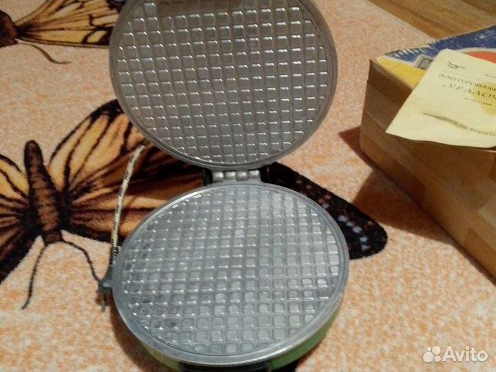 Электровафельница Уралочка 90 годы