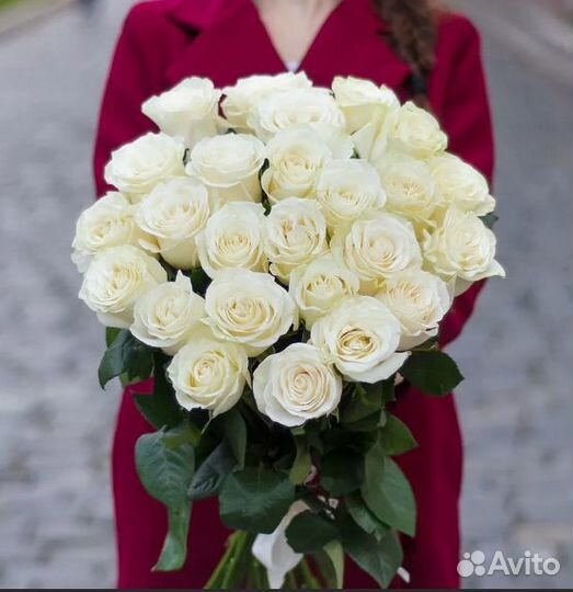 Букет из 21 белой розы