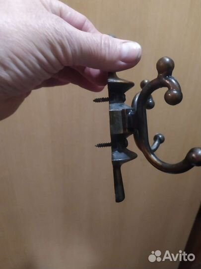 Вешалка в прихожую для одежды