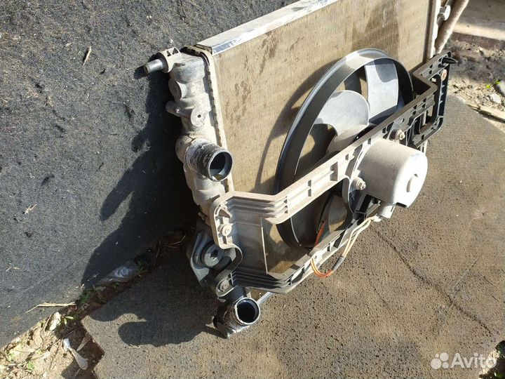 Радиатор охлаждения Рено Логан