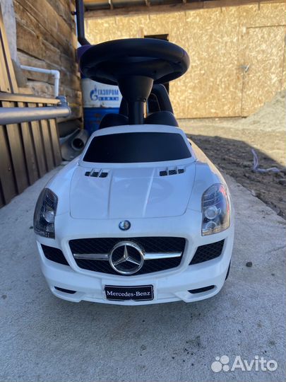 Машинка-каталка толокар Mercedes-Benz