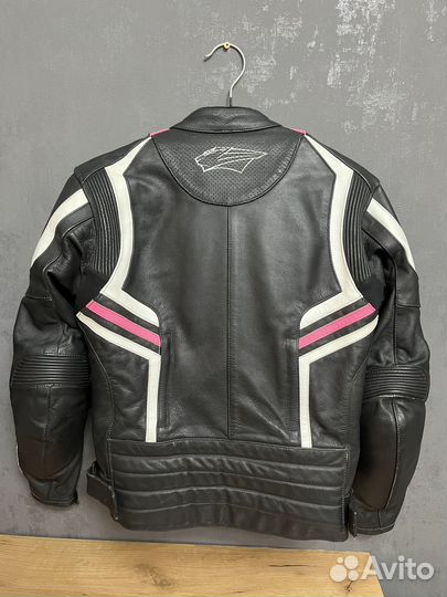 Мотокуртка кожаная женская
