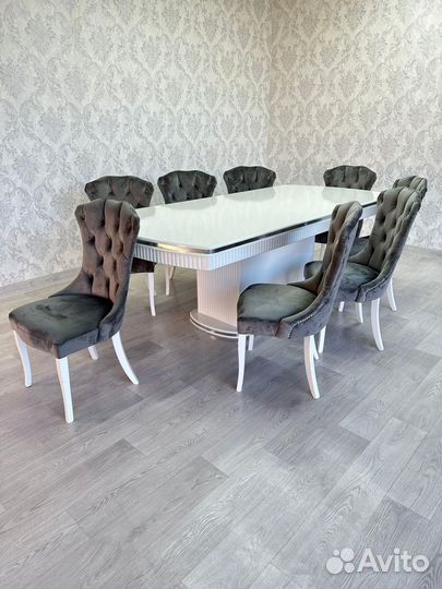 Стол и стулья