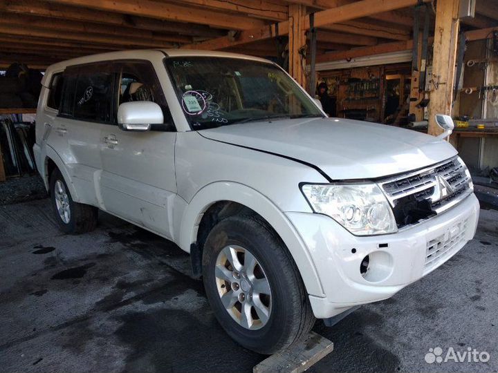 Блок предохранителей Mitsubishi Pajero V98W 4M41