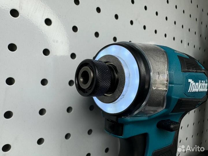 Винтоверт аккумуляторный импакт Makita с двумя АКБ