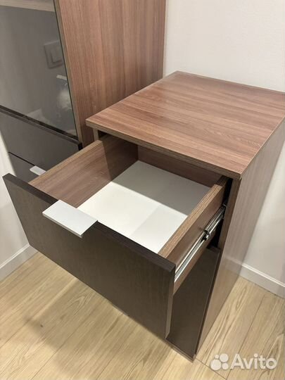 Стеллаж и комод