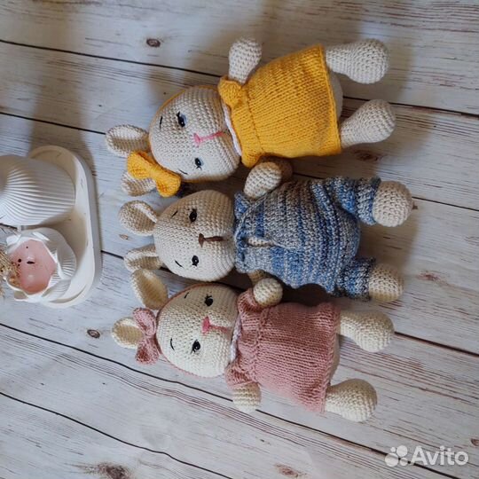 Вязаные игрушки зайки