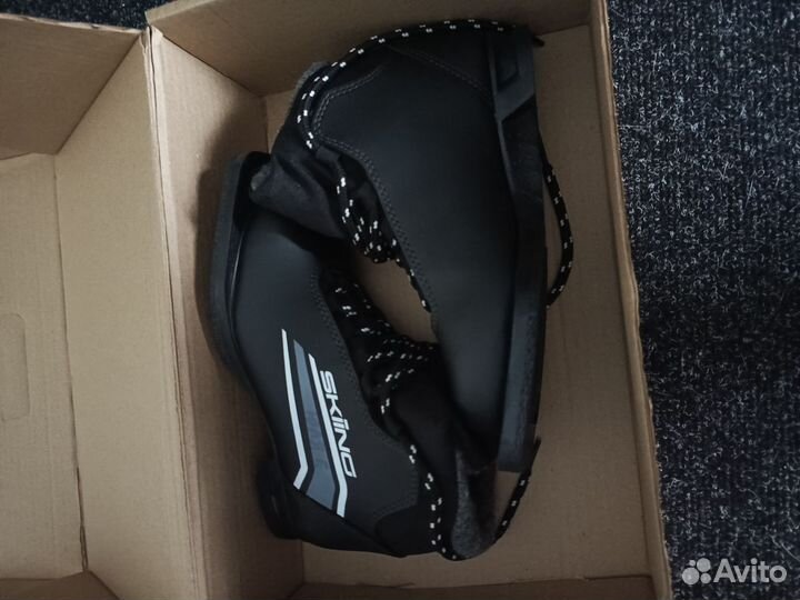 Лыжные ботинки