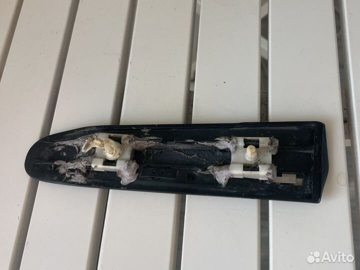 Молдинг левый на крыло Clk W209 Mercedes