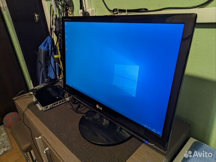 Монитор LG 22