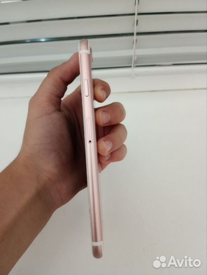 Телефон iPhone 7