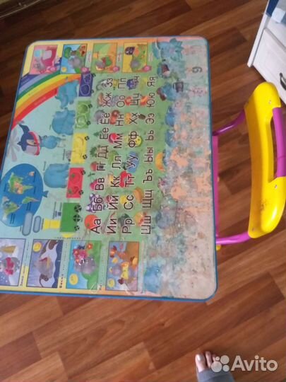 Детский письменный стол и стул