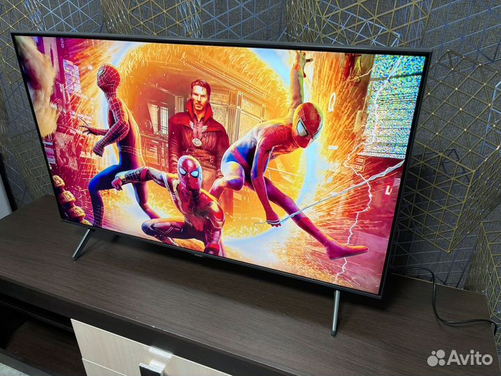 Метровый 4K SMART TV Samsung 109см, Wi-Fi