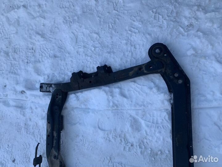 Подрамник Балка подмоторная Renault Logan 1
