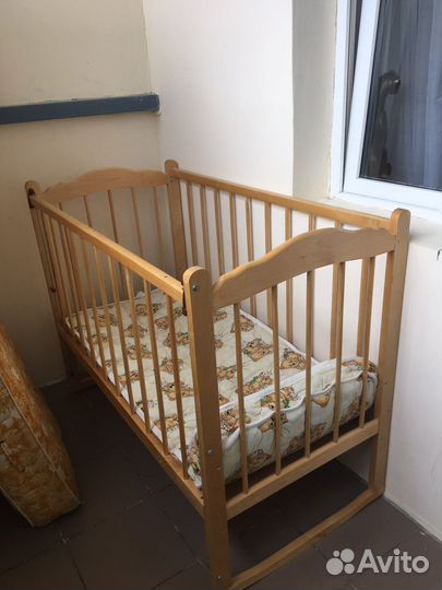 Детская кроватка маятник