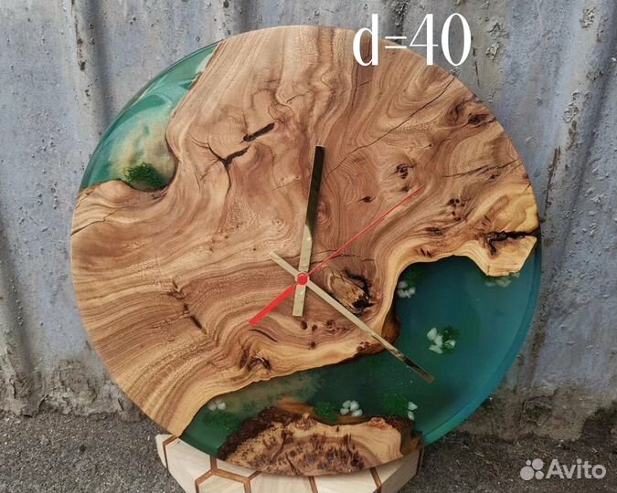 Часы из слэба карагача со мхом и песком