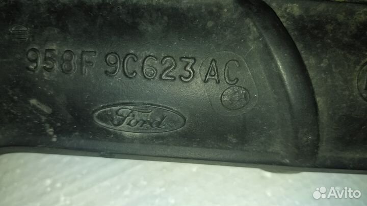 Патрубок подачи воздуха Ford Escord 1998