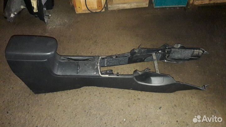 Подлокотник Toyota Corolla 150 1ZR-FE 2008