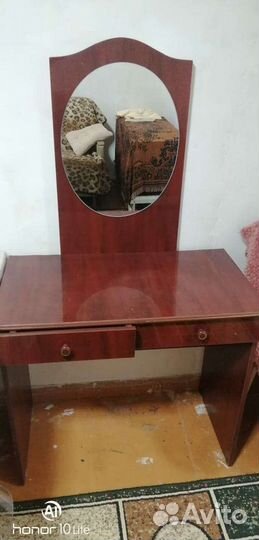 Трюмо с зеркалом