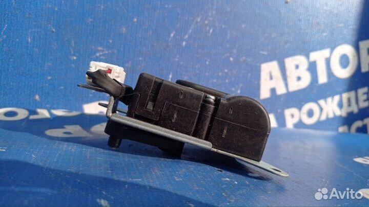 Моторчик заслонок отопителя Hyundai Sonata 4 седан