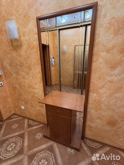Тумба с зеркалом в прихожую