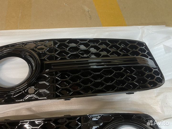 Решетка под птф для Audi A4 RS4 B8 черная дорест
