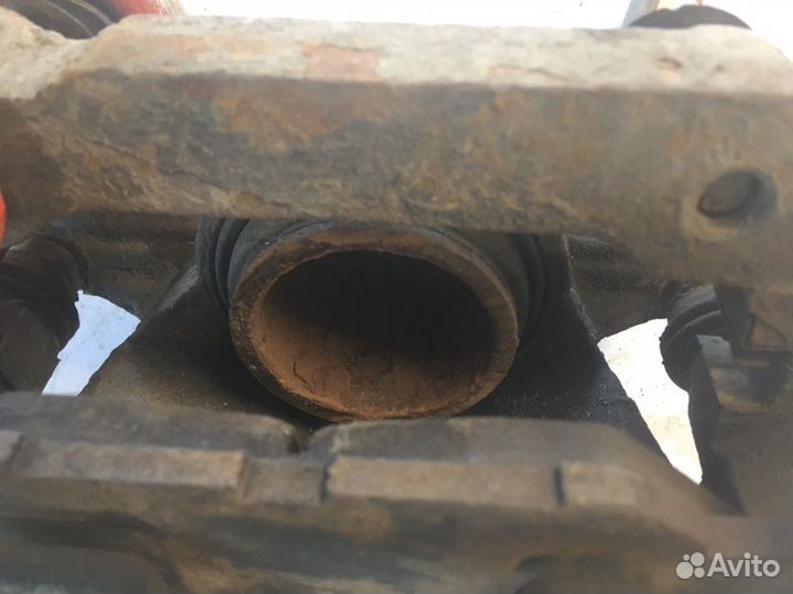 Суппорт передний левый Lexus Is250 2007